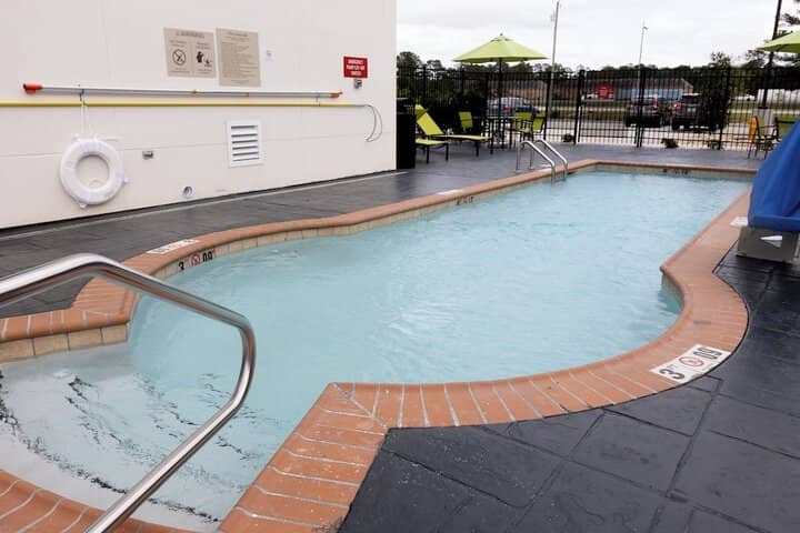 Pool 33 of 51