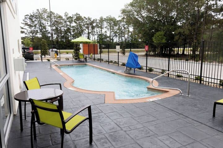Pool 32 of 51